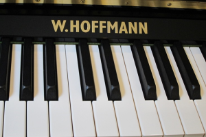Piano W.HOFFMANN - T122 + C.Bechstein Connect